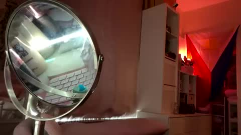 Snapshot of urlittlefilipina chatting on 11.21.25 urlittlefilipina online show from 11.21.25