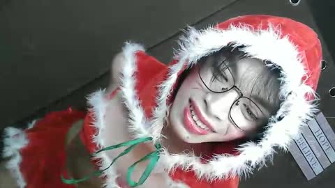 Snapshot of urlovely_ariana chatting on 12.10.24 Ariana online show from 12.10.24