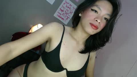 Snapshot of urlovely_ariana chatting on 09.22.25 Ariana online show from 09.22.25