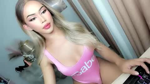 Snapshot of urlovelyangelts chatting on 10.10.25 ANGEL online show from 10.10.25