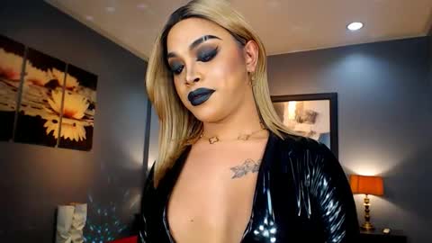 UrMajestyTyra online show from 02.01.25