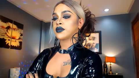 UrMajestyTyra online show from 02.05.25