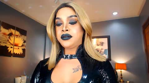 UrMajestyTyra online show from 02.11.25