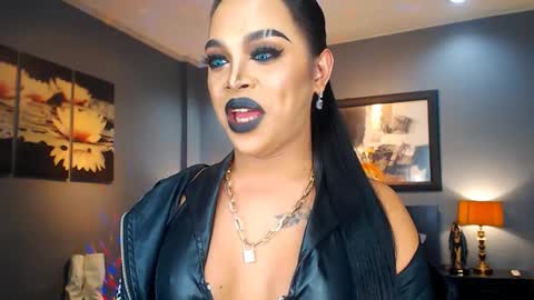 UrMajestyTyra online show from 03.04.25