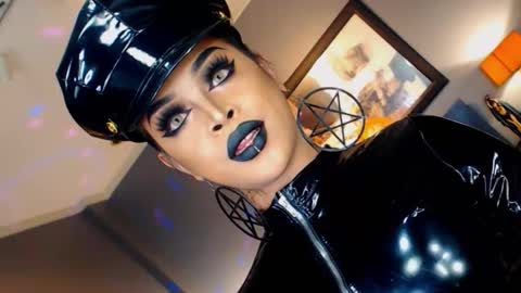 UrMajestyTyra online show from 10.08.25