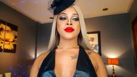 UrMajestyTyra online show from 10.25.25