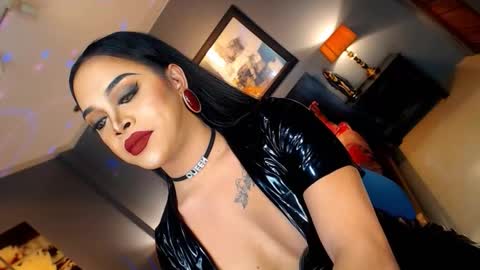 UrMajestyTyra online show from 11.23.25