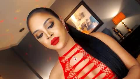 UrMajestyTyra online show from 12.17.25