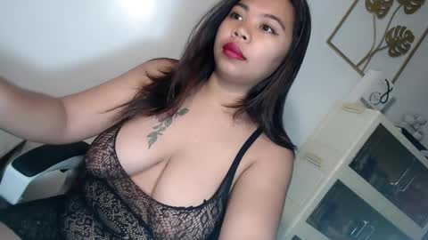 Snapshot of uronlylust_lilit69xx chatting on 04.25.26 Lhea online show from 04.25.26