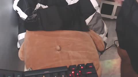 Snapshot of urpinoyasianx chatting on 01.10.25 Mel online show from 01.10.25