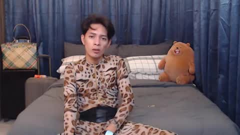 Snapshot of urpinoyasianx chatting on 01.11.25 Mel online show from 01.11.25