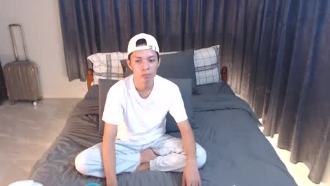 Snapshot of urpinoyasianx chatting on 01.20.25 Mel online show from 01.20.25