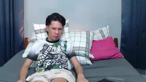 Snapshot of urpinoyasianx chatting on 09.09.25 Mel online show from 09.09.25