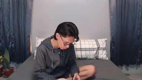 Snapshot of urpinoyasianx chatting on 09.10.25 Mel online show from 09.10.25