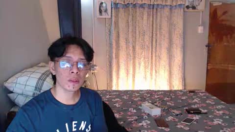 Snapshot of urpinoyasianx chatting on 09.11.25 Mel online show from 09.11.25