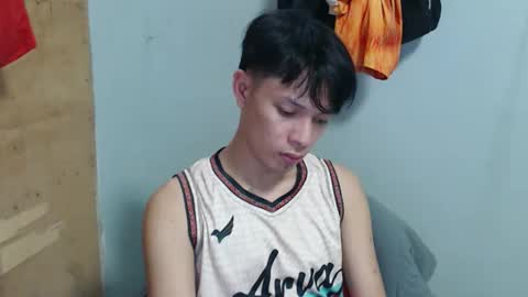 Snapshot of urpinoyasianx chatting on 11.02.25 Mel online show from 11.02.25