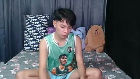 Snapshot of urpinoyasianx chatting on 11.03.25 Mel online show from 11.03.25