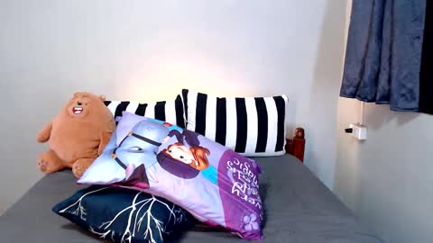 Snapshot of urpinoyasianx chatting on 11.10.25 Mel online show from 11.10.25