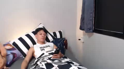 Snapshot of urpinoyasianx chatting on 11.12.25 Mel online show from 11.12.25