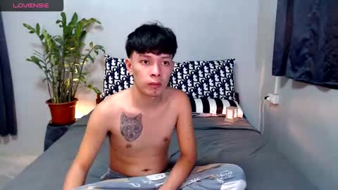 Snapshot of urpinoyasianx chatting on 11.20.25 Mel online show from 11.20.25