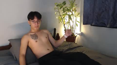 Snapshot of urpinoyasianx chatting on 02.19.26 Mel online show from 02.19.26