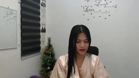 Snapshot of urpreciouspinayxxx chatting on 12.18.24 hi im kim online show from 12.18.24