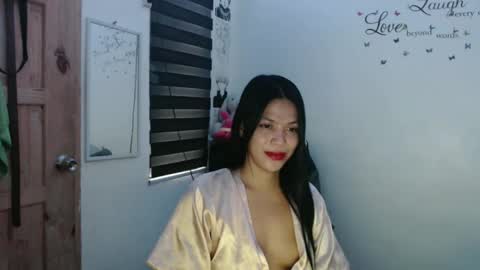 Snapshot of urpreciouspinayxxx chatting on 02.18.25 hi im kim online show from 02.18.25