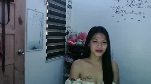 Snapshot of urpreciouspinayxxx chatting on 03.10.25 hi im kim online show from 03.10.25