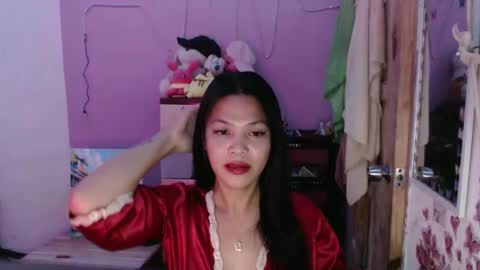 Snapshot of urpreciouspinayxxx chatting on 11.25.25 hi im kim online show from 11.25.25