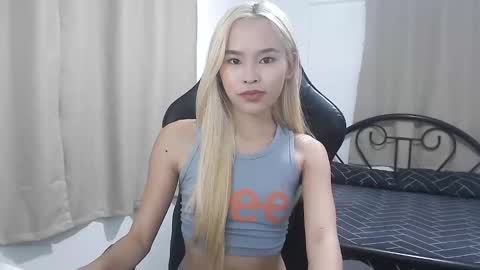 Snapshot of urprettyshantalxxx chatting on 02.27.26 Shantal online show from 02.27.26