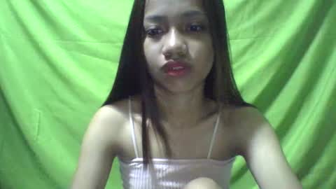 Snapshot of ursexydoll18 chatting on 01.21.25 Darlyn room online show from 01.21.25