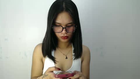 Snapshot of urtereshameow chatting on 04.05.26 urtereshameow online show from 04.05.26