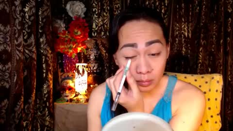 Snapshot of urtimelessbeauty chatting on 01.11.25 Merca online show from 01.11.25