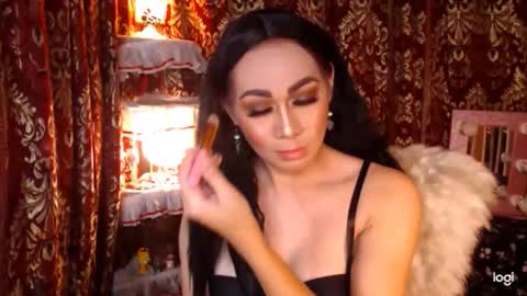 Snapshot of urtimelessbeauty chatting on 04.12.26 Merca online show from 04.12.26