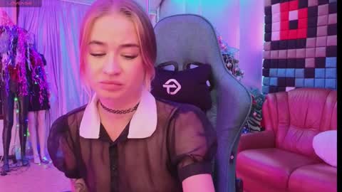 Leila online show from 12.21.24