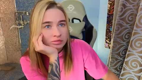 Leila online show from 10.03.25