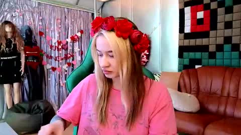 Leila online show from 02.12.26