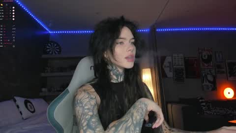 Snapshot of uwu_eva chatting on 05.12.26 Eva online show from 05.12.26