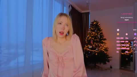 Snapshot of uwu_flower chatting on 03.05.26 Chloe online show from 03.05.26