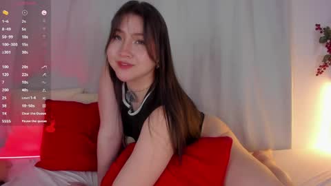 Snapshot of uwumary chatting on 05.28.26 Mary online show from 05.28.26