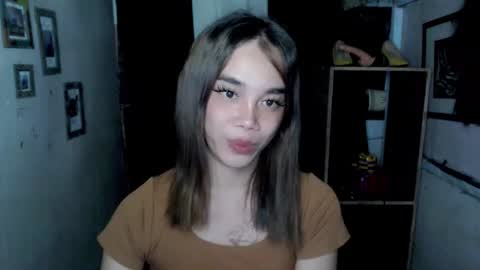 Snapshot of uxie_mew chatting on 11.22.25 Ahn Chiyo online show from 11.22.25