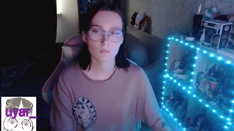 Snapshot of uyar_ chatting on 09.14.25 Cara online show from 09.14.25