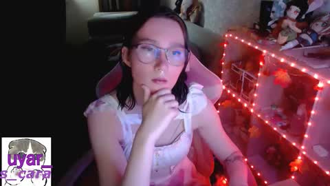 Snapshot of uyar_ chatting on 10.08.25 Cara online show from 10.08.25