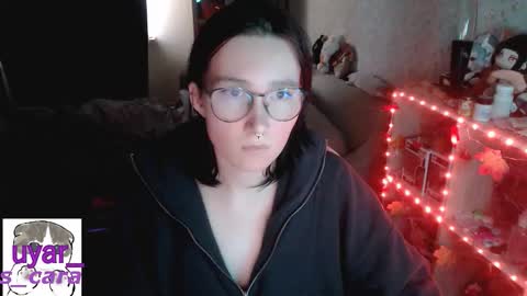 Snapshot of uyar_ chatting on 10.13.25 Cara online show from 10.13.25