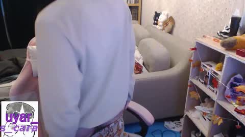 Snapshot of uyar_ chatting on 11.21.25 Cara online show from 11.21.25