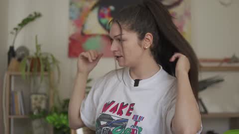 Snapshot of v_deville chatting on 12.02.24 Mia online show from 12.02.24