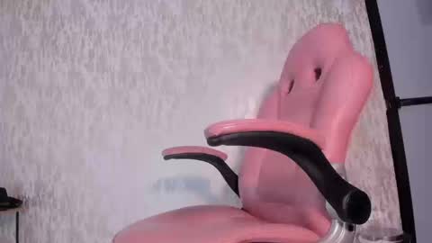 Snapshot of v_suckscock chatting on 09.10.25 online show from 09.10.25