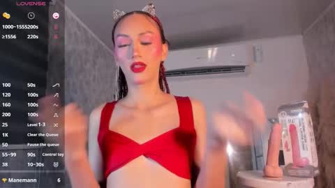 Snapshot of v_suckscock chatting on 10.24.25 online show from 10.24.25