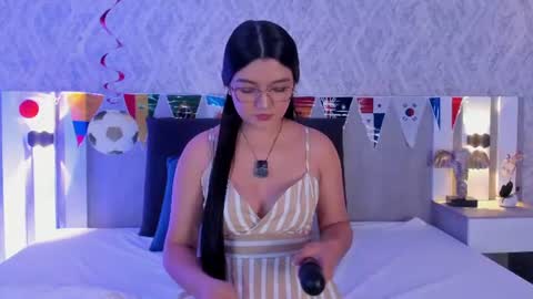 Vaalentina Lux online show from 07.07.26