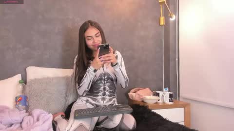 VAELINA ANGELS online show from 04.21.26